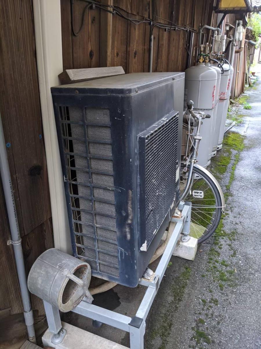 業務用エアコン、日本オフィス空調　施工前室外機