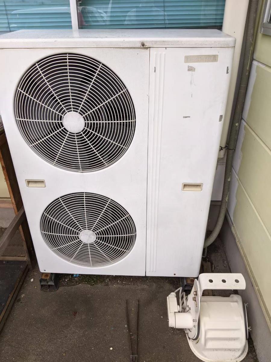 業務用エアコン、日本オフィス空調　施工前室外機
