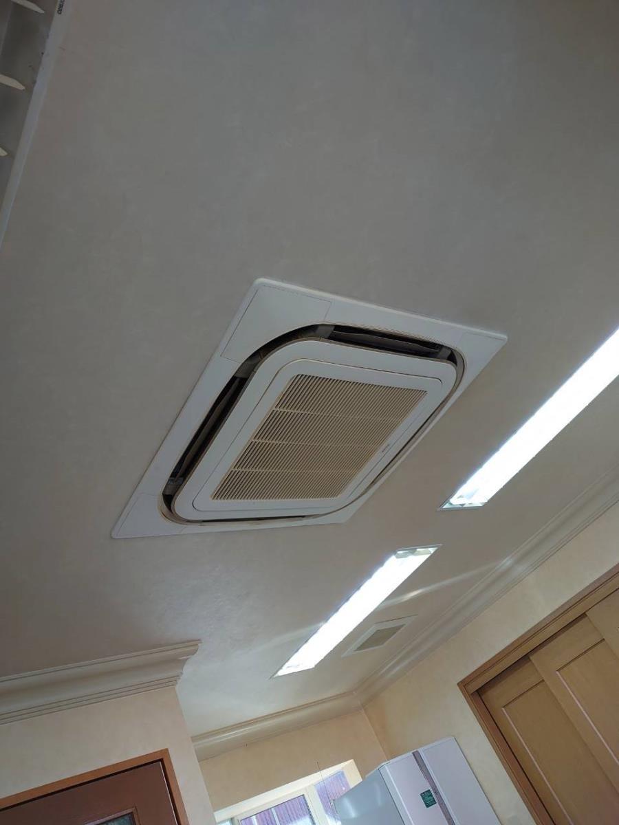 業務用エアコン、日本オフィス空調　エアコン施工前